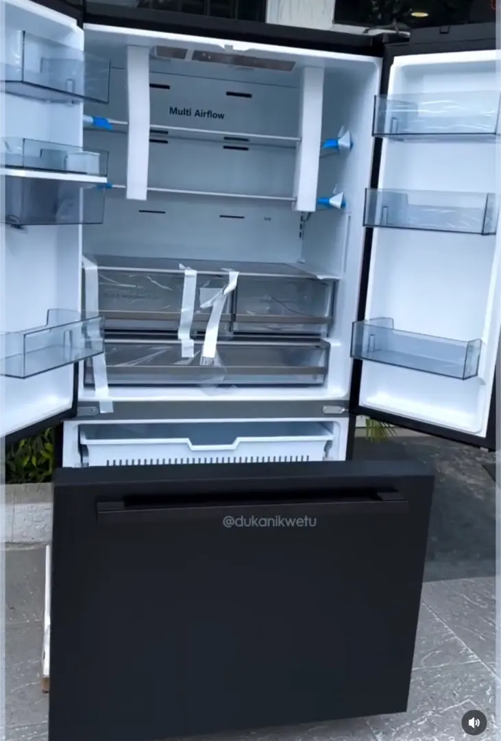 Hisense French Door Refrigerator with Water Dispenser thumbnail 2