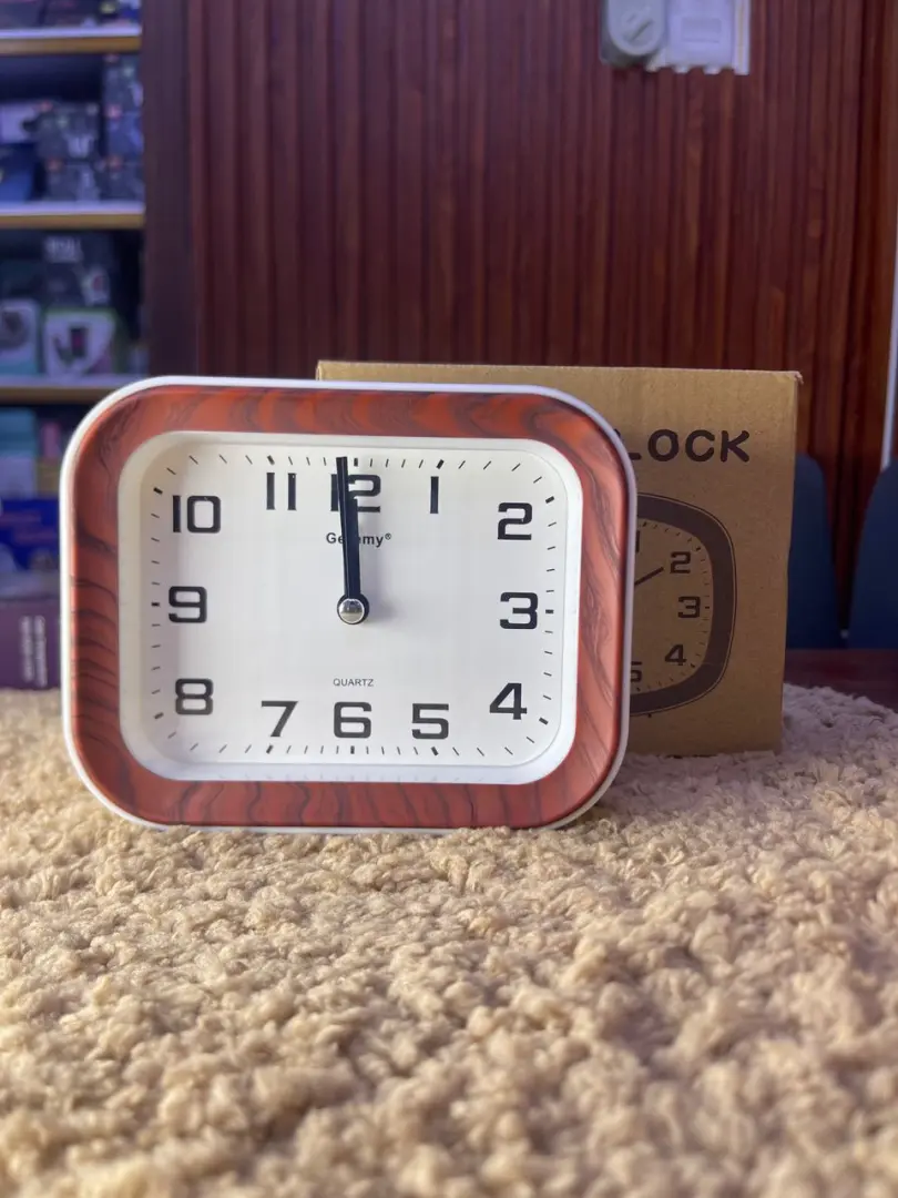 Analog Quartz Table Clock