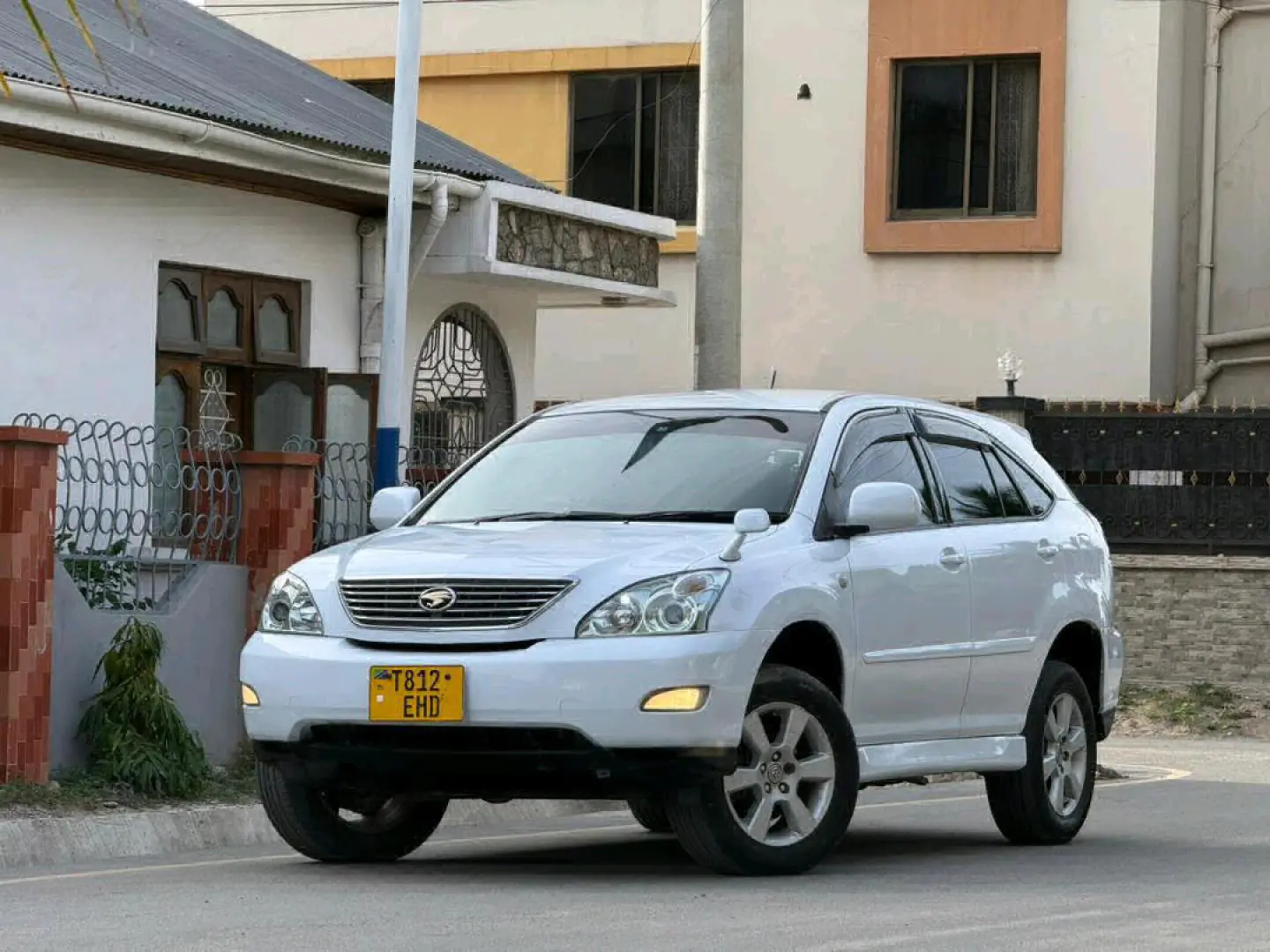 2005 Toyota Harrier SUV - 27.8 Million TZS thumbnail 2