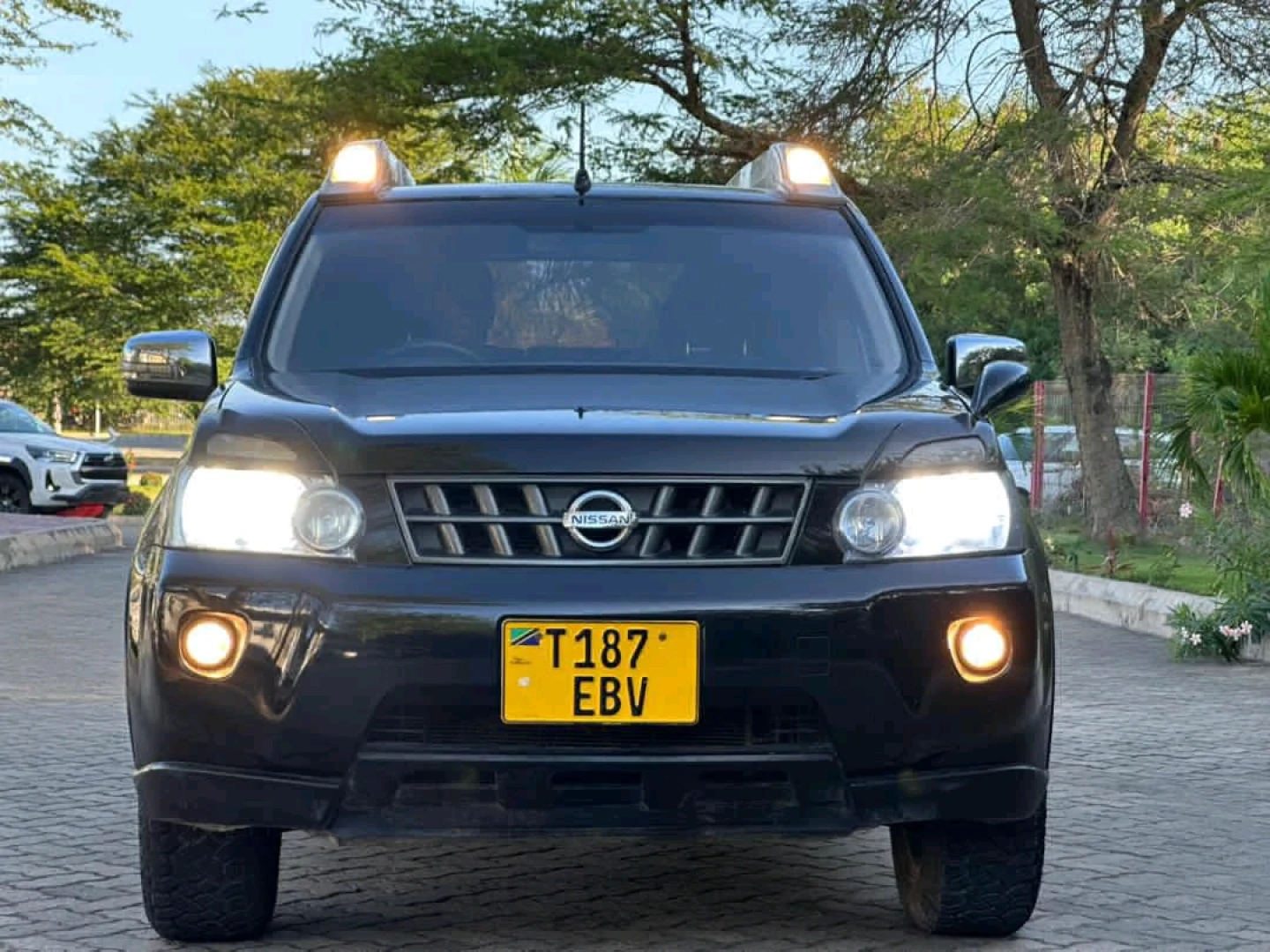 Black Nissan X-Trail SUV 2010 (1990cc) - Exchange Allowed