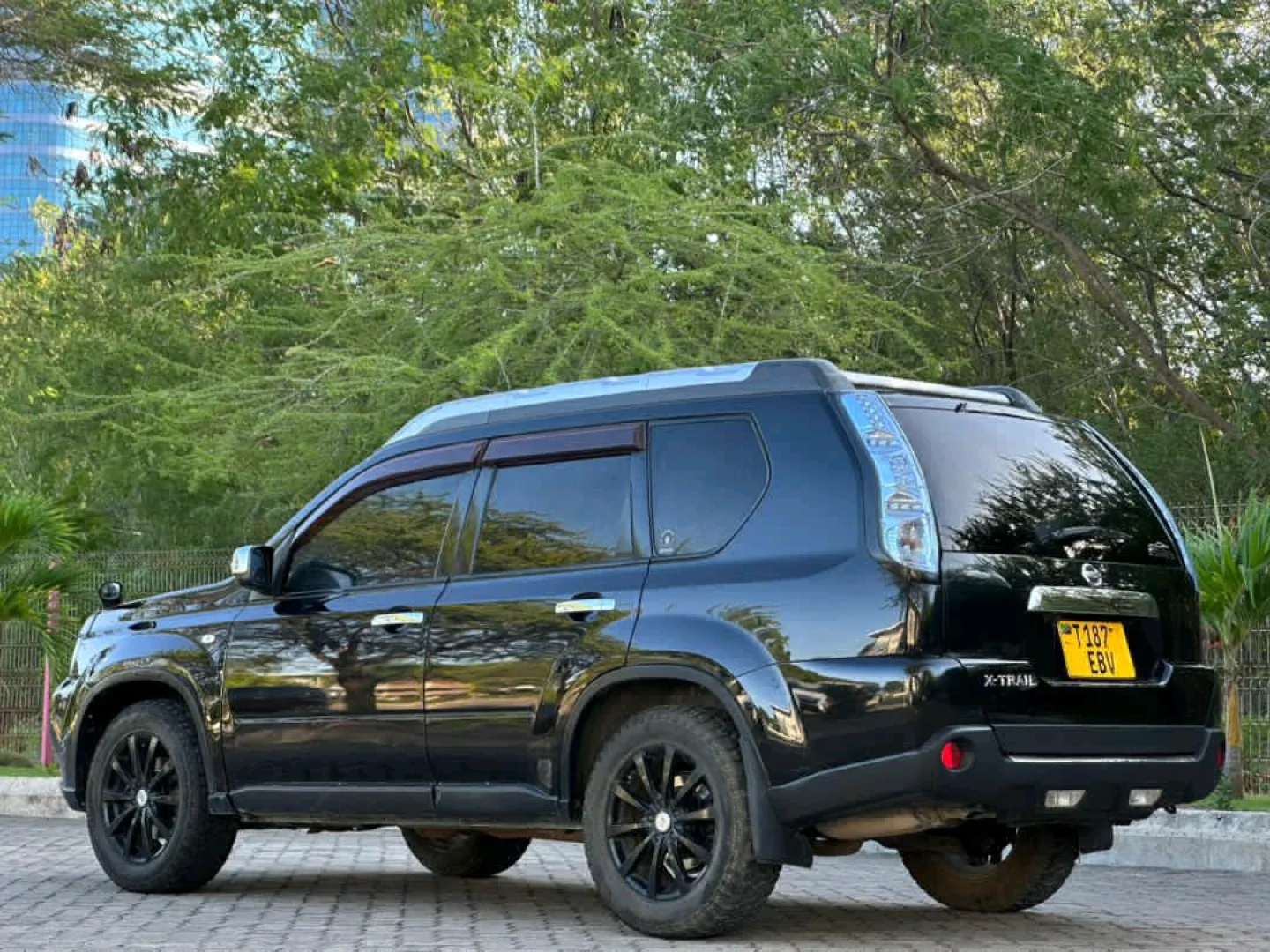 Black Nissan X-Trail SUV 2010 (1990cc) - Exchange Allowed thumbnail 4