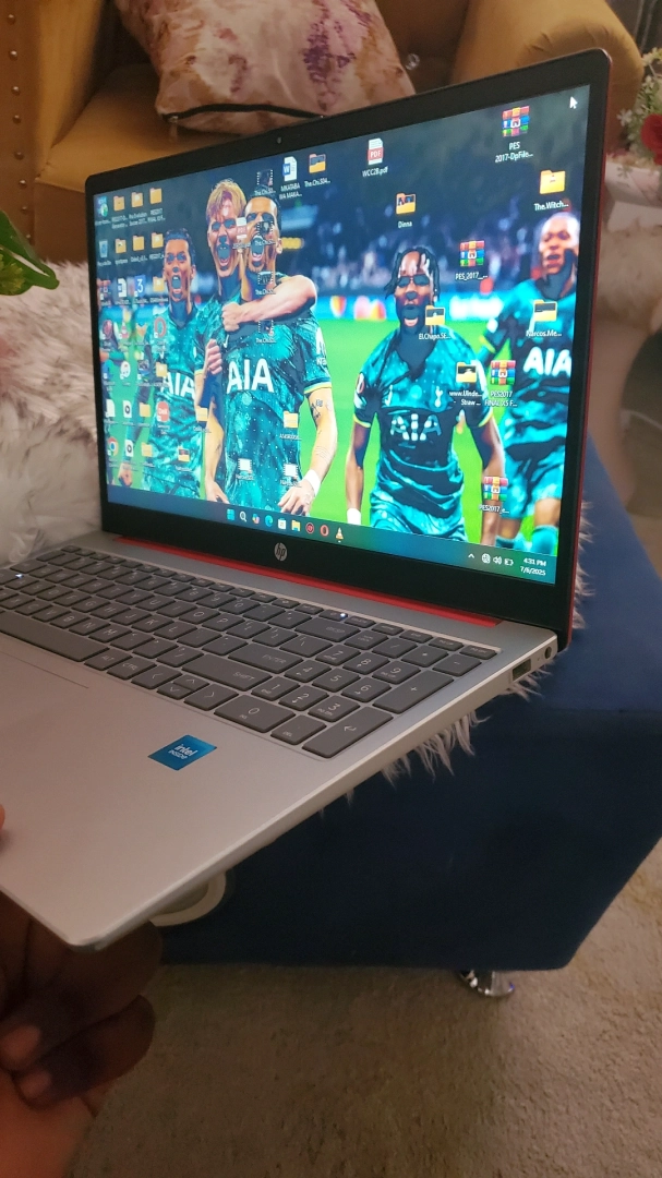 Red HP Laptop 4GB RAM 128GB SSD thumbnail 3