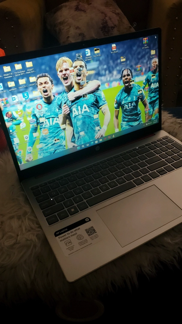 Red HP Laptop 4GB RAM 128GB SSD thumbnail 4