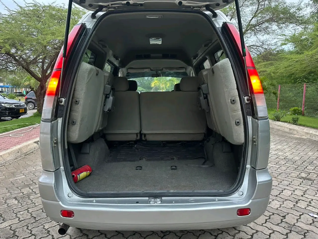 Toyota LiteAce Noah (Silver) thumbnail 7