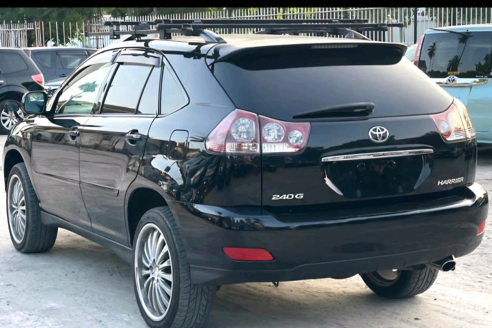 Toyota Harrier 2005 Black SUV thumbnail 3