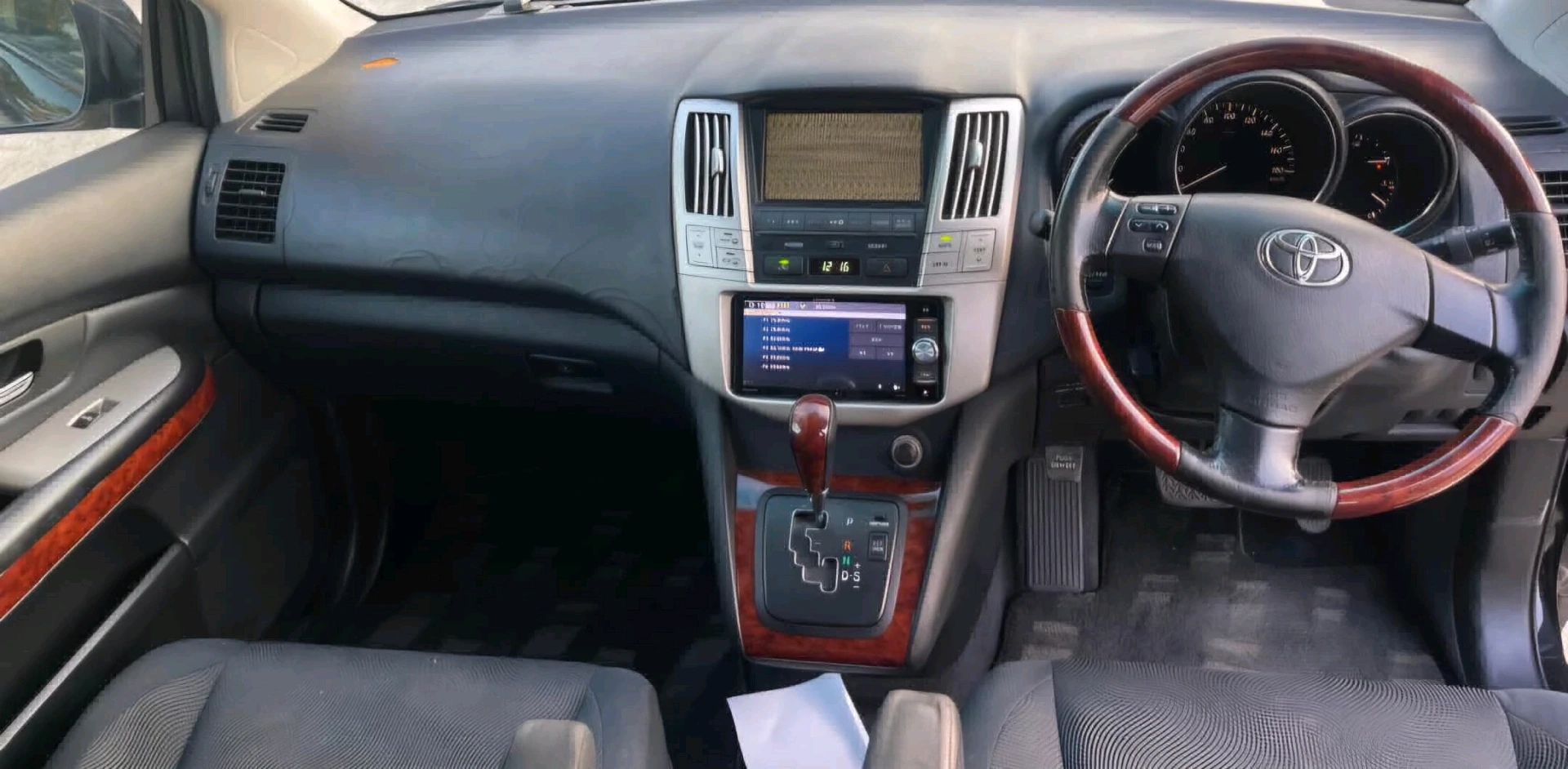 Toyota Harrier 2005 Black SUV thumbnail 4