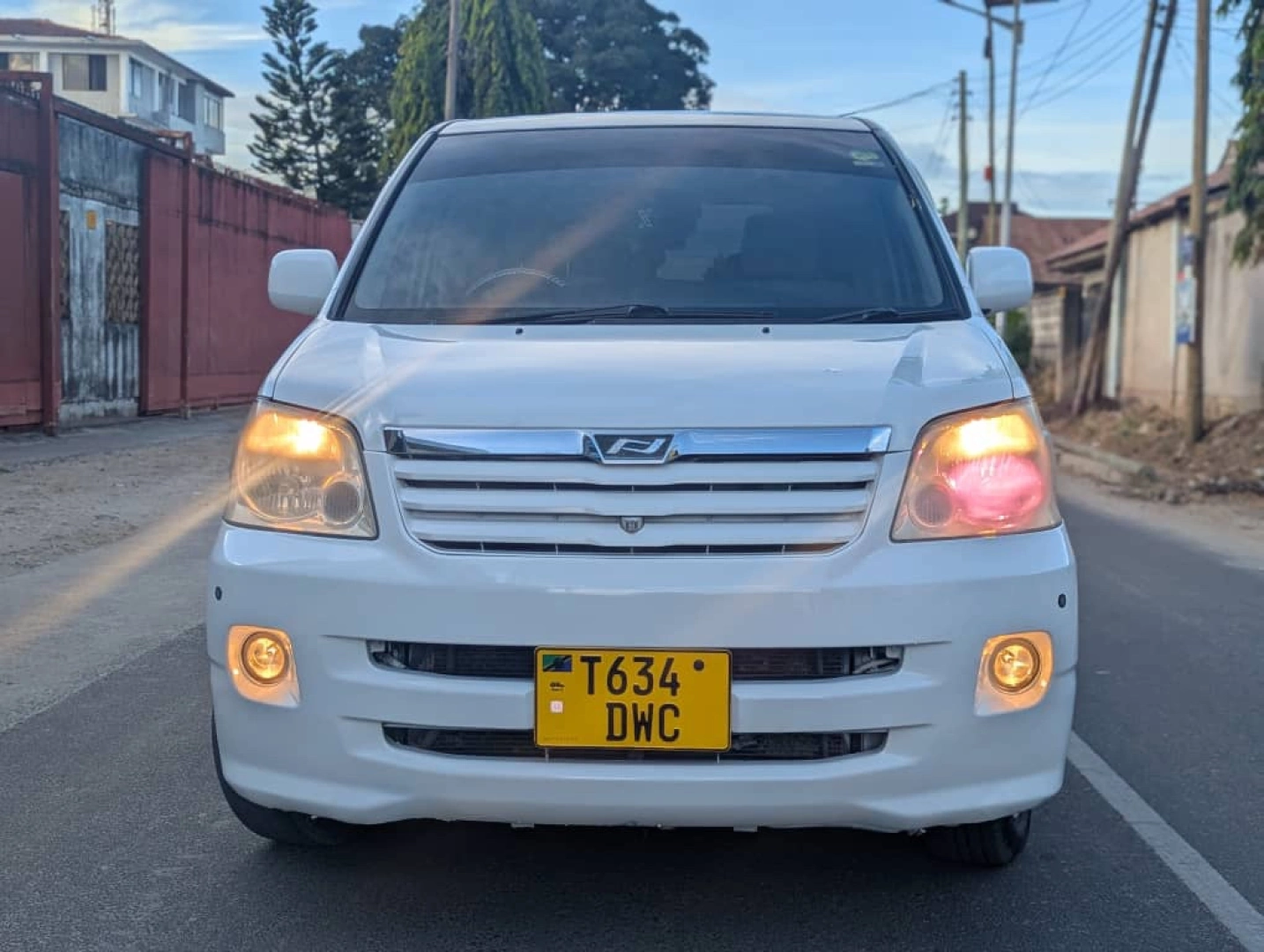 Used 2005 Toyota Noah Minivan 1790cc Automatic
