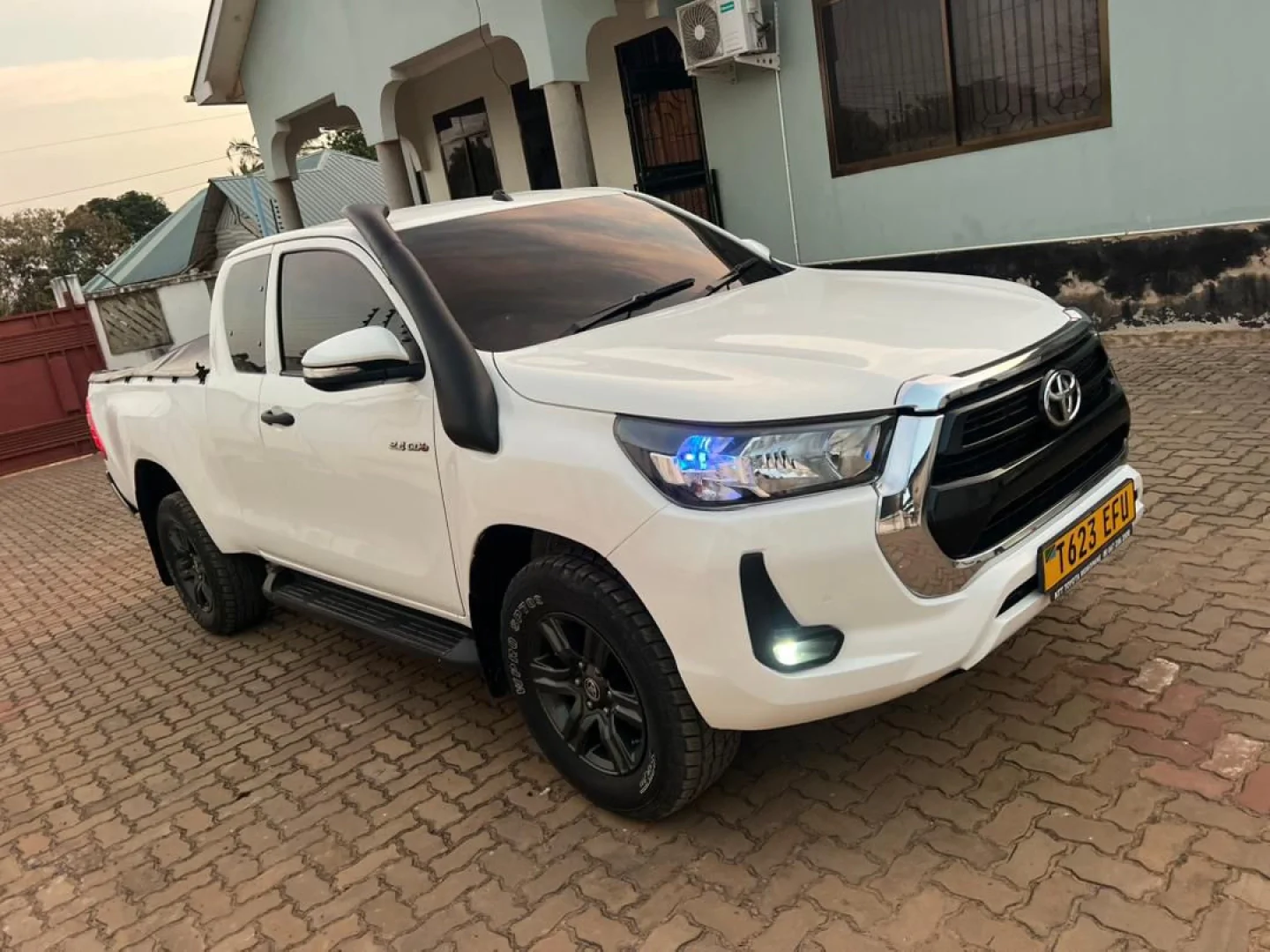 Toyota Hilux Pickup 2020, 3200cc, Reg No. EFU thumbnail 4