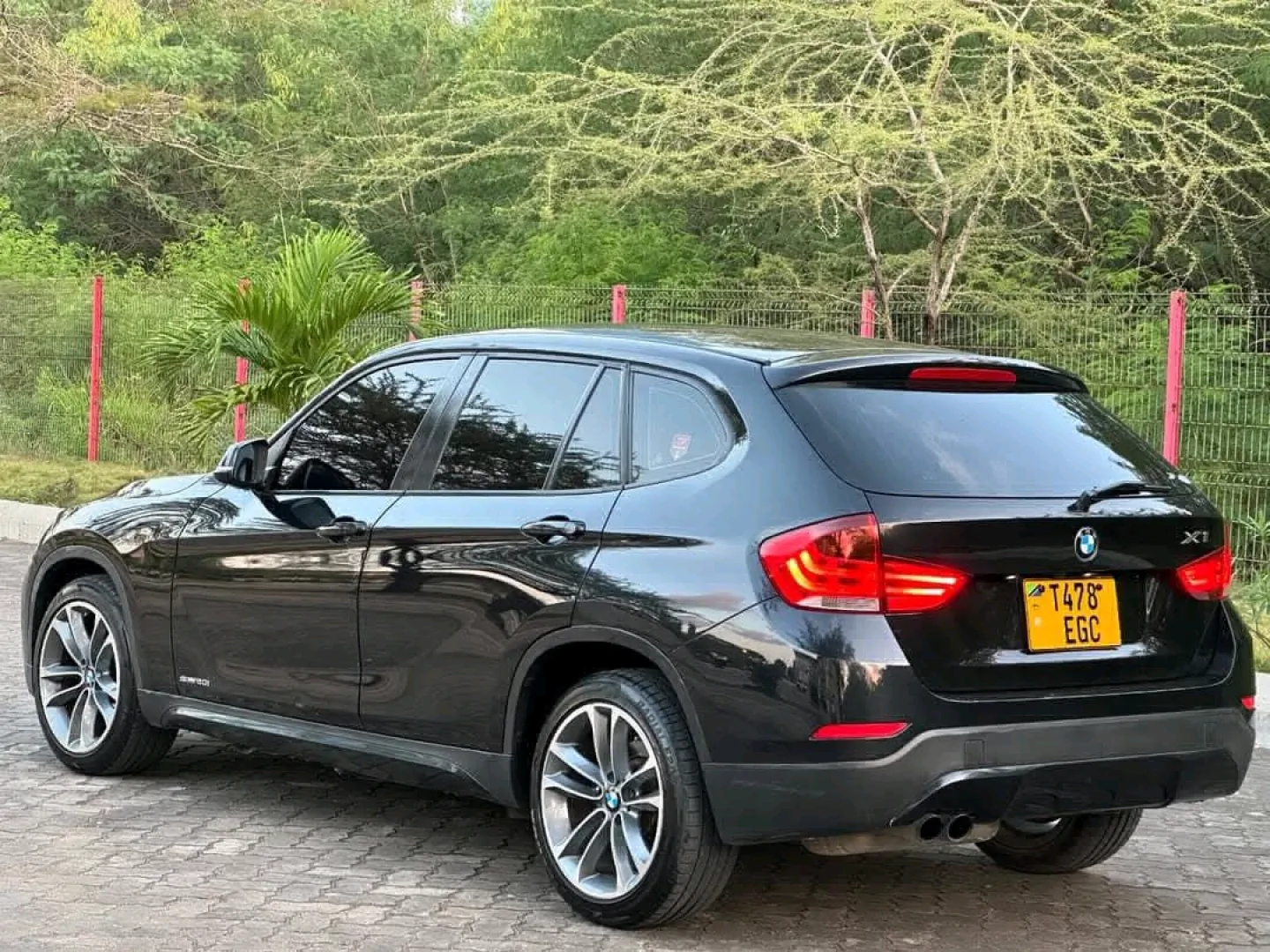 Black BMW X1 SUV 2013 - Low Mileage thumbnail 3