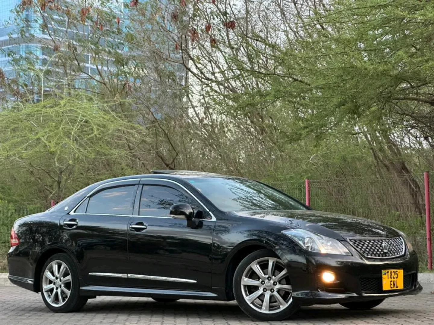 Toyota Crown Athlete New Model Reg ENL thumbnail 2