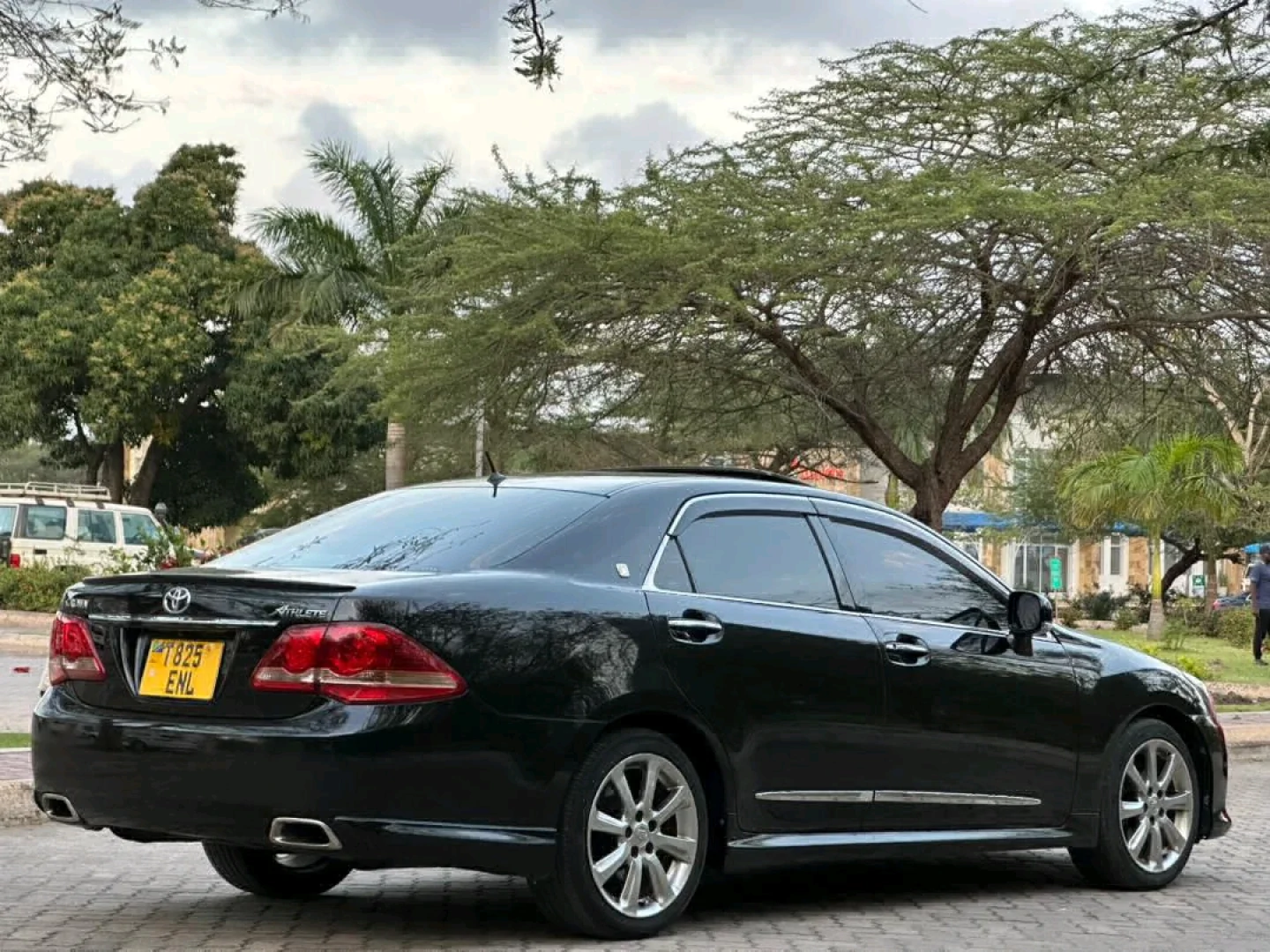 Toyota Crown Athlete New Model Reg ENL thumbnail 4