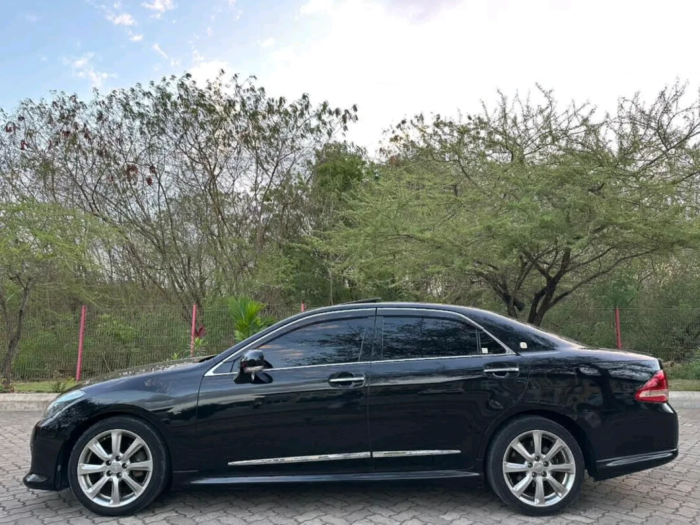 Toyota Crown Athlete New Model Reg ENL thumbnail 5