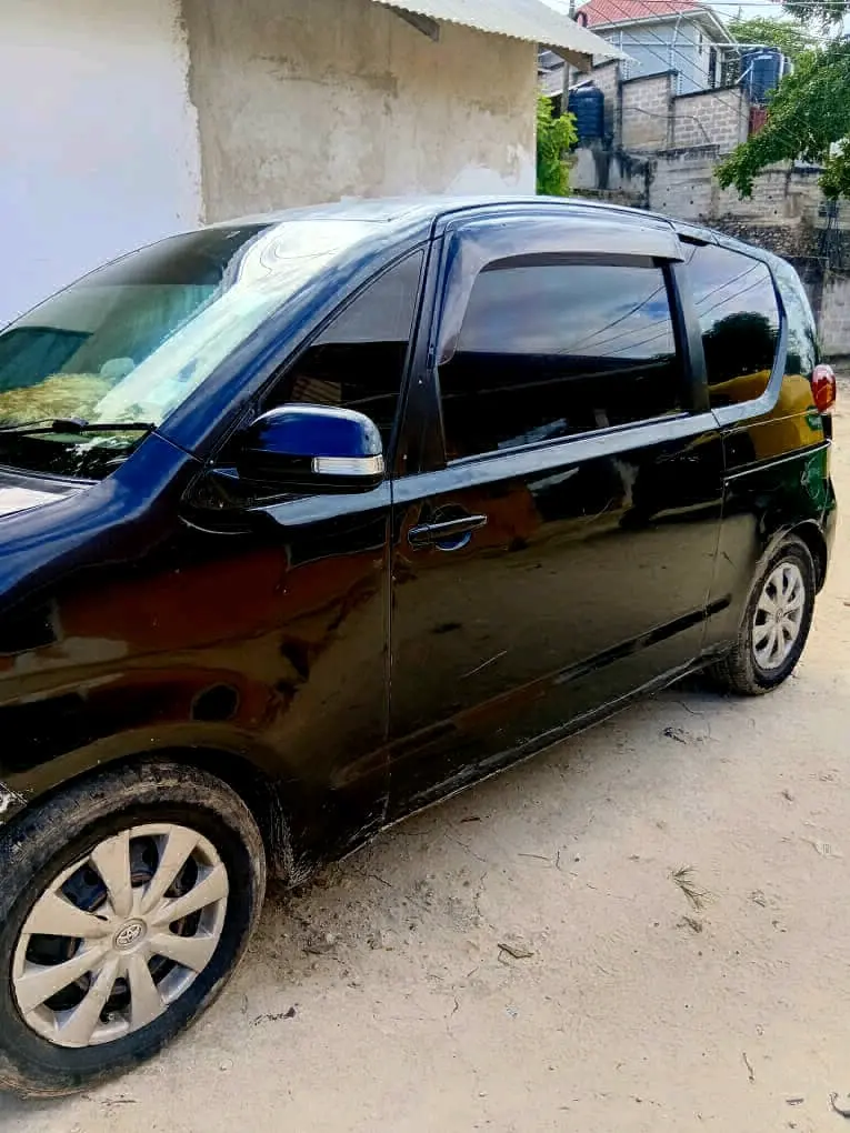 Toyota Porte thumbnail 4