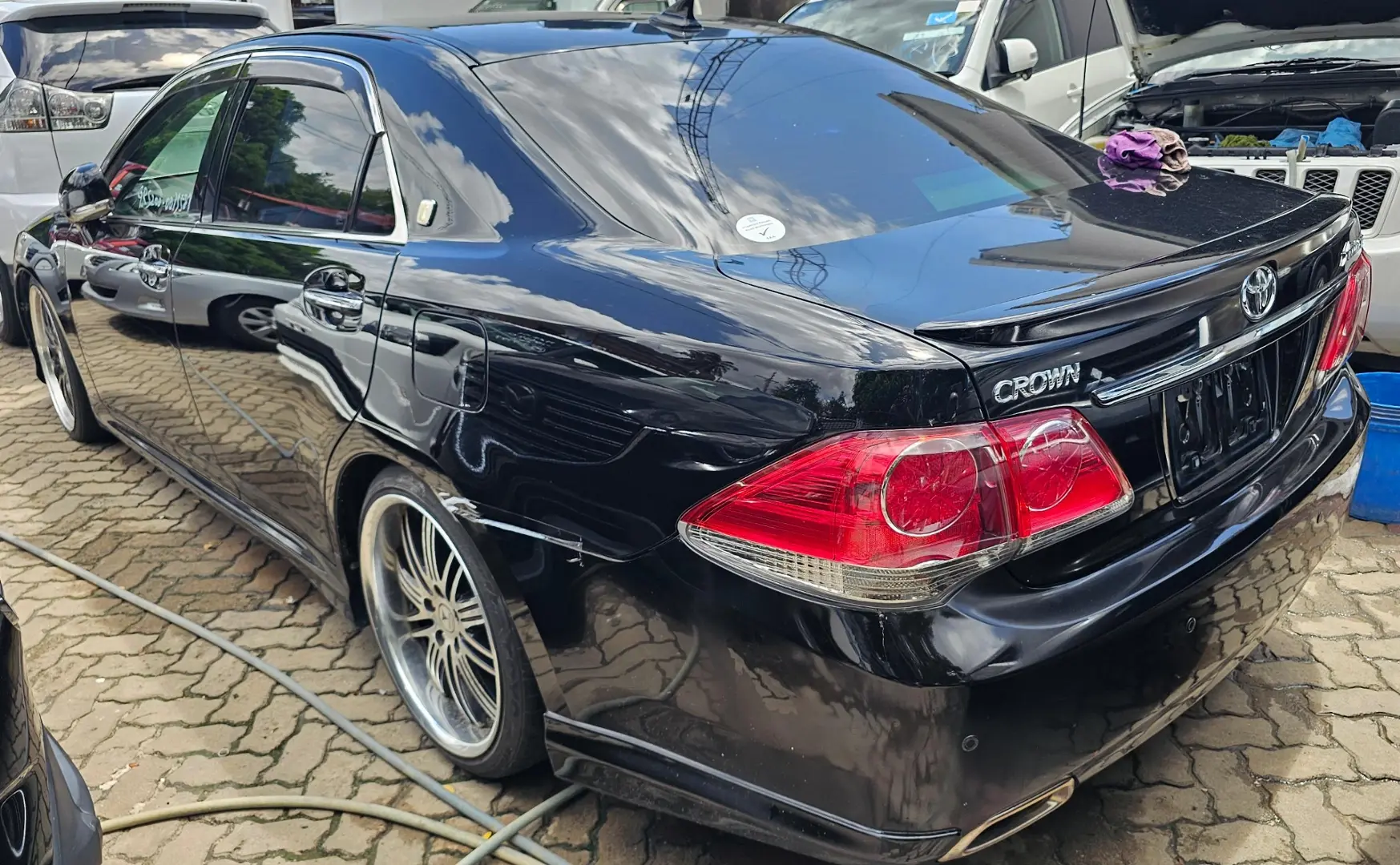 Toyota Crown Athlete 2011 thumbnail 2