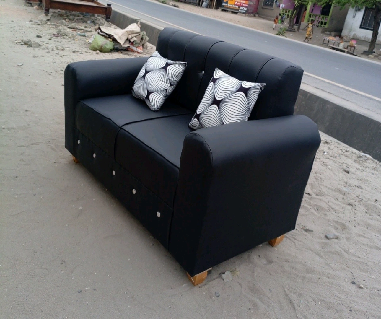 Brand New Two-Seater Sofa (Sofa za Watu Wawili) thumbnail 2