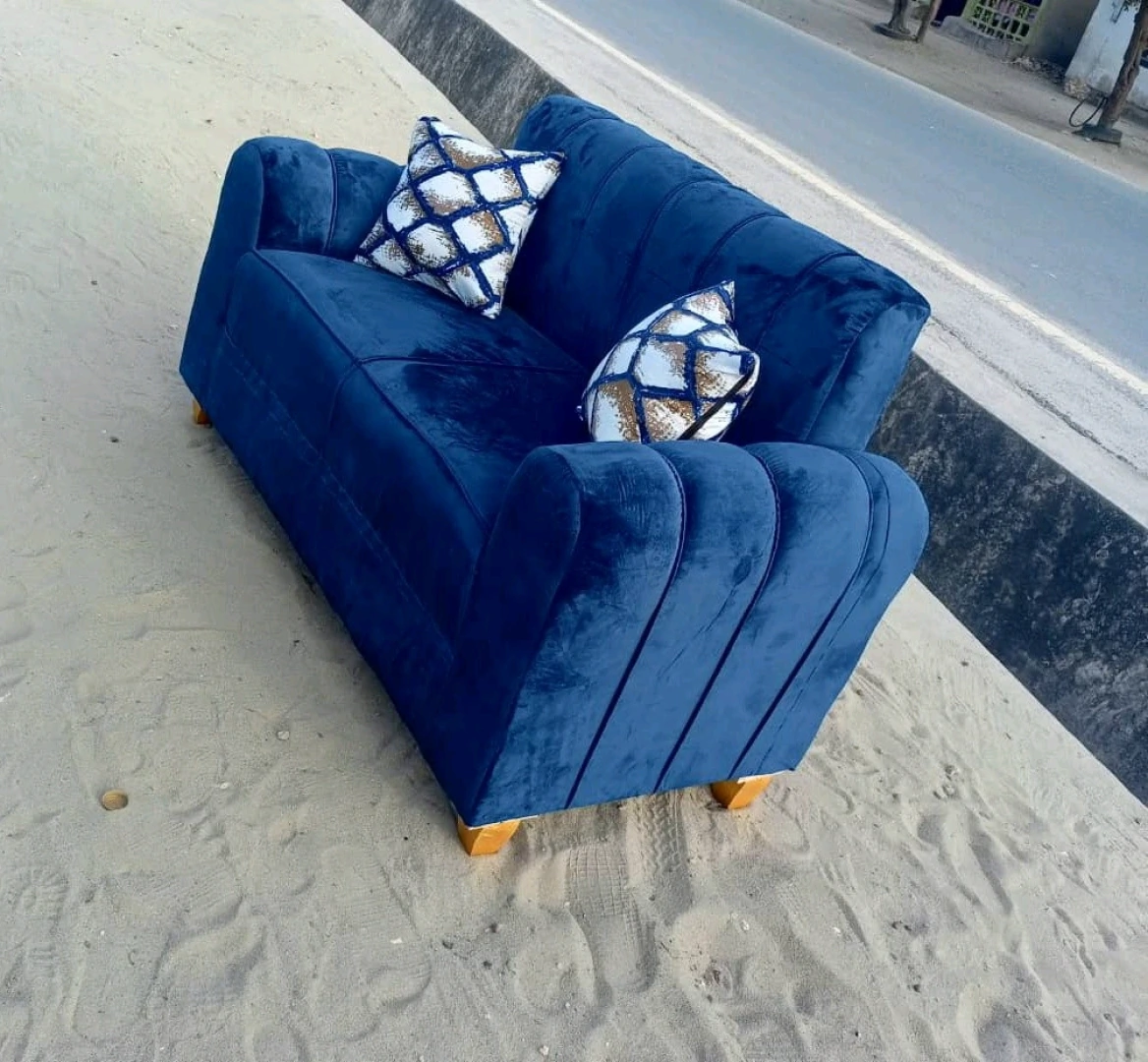 Brand New Two-Seater Sofa (Sofa za Watu Wawili) thumbnail 4