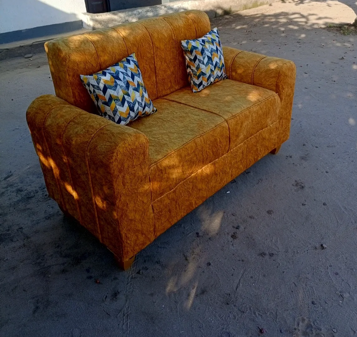 Brand New Two-Seater Sofa (Sofa za Watu Wawili) thumbnail 5