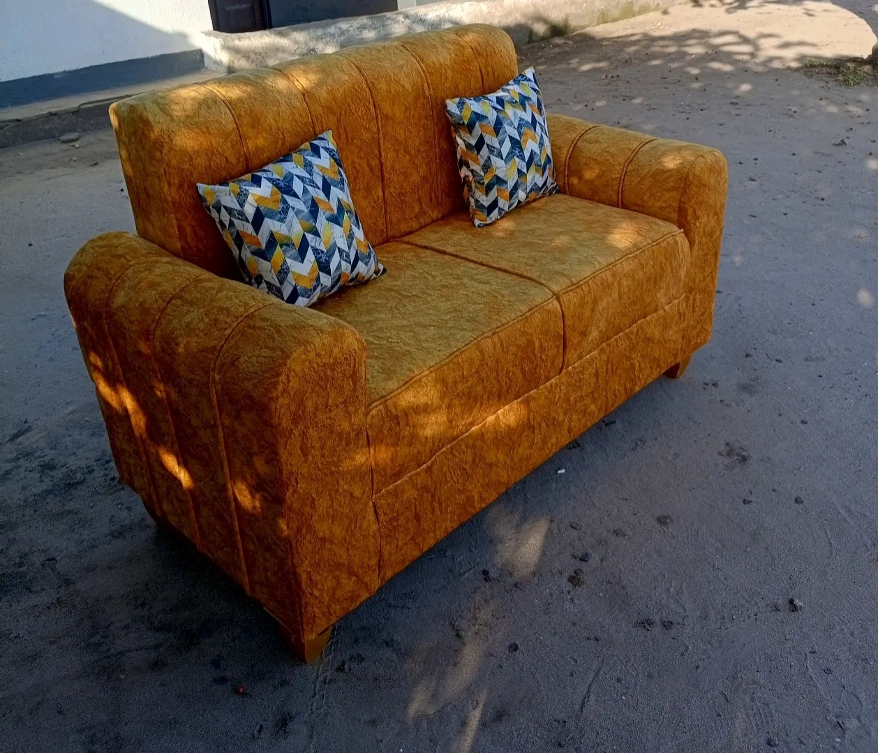 Brand New Two-Seater Sofa (Sofa za Watu Wawili) thumbnail 7