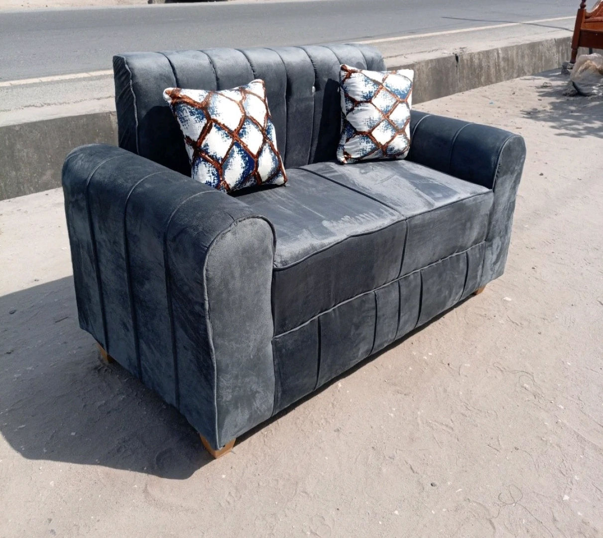 Brand New Two-Seater Sofa (Sofa za Watu Wawili) thumbnail 9