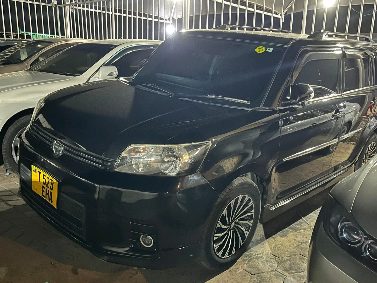 Toyota Rumion Compact MPV Black thumbnail 2