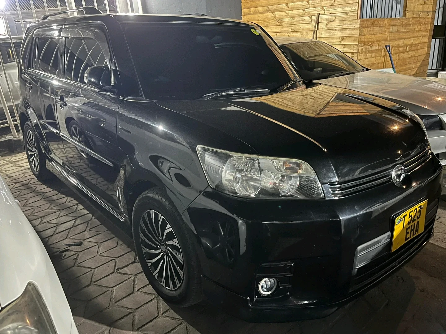 Toyota Rumion Compact MPV Black thumbnail 3