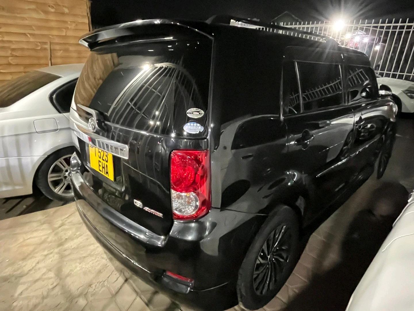 Toyota Rumion Compact MPV Black thumbnail 4
