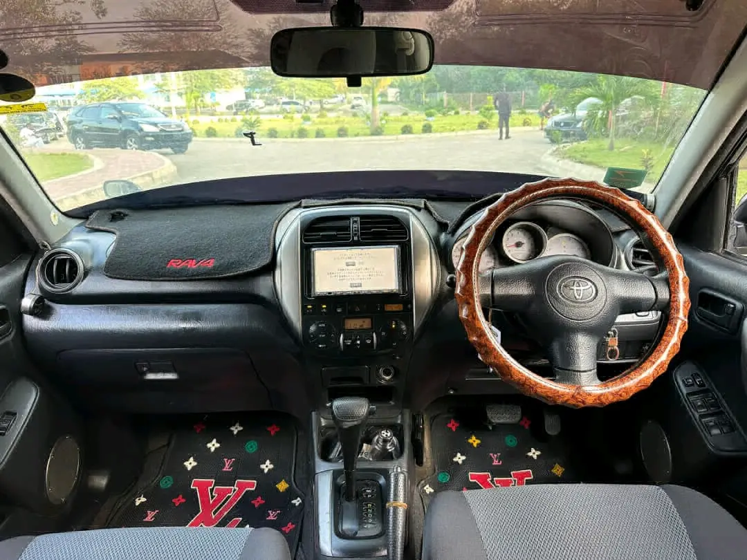 Toyota RAV4 2006 for Sale thumbnail 3