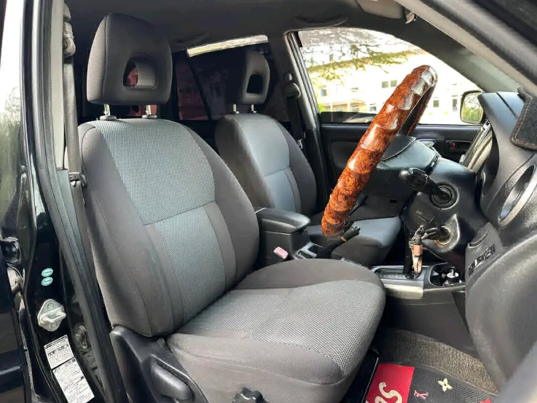 Toyota RAV4 2006 for Sale thumbnail 4