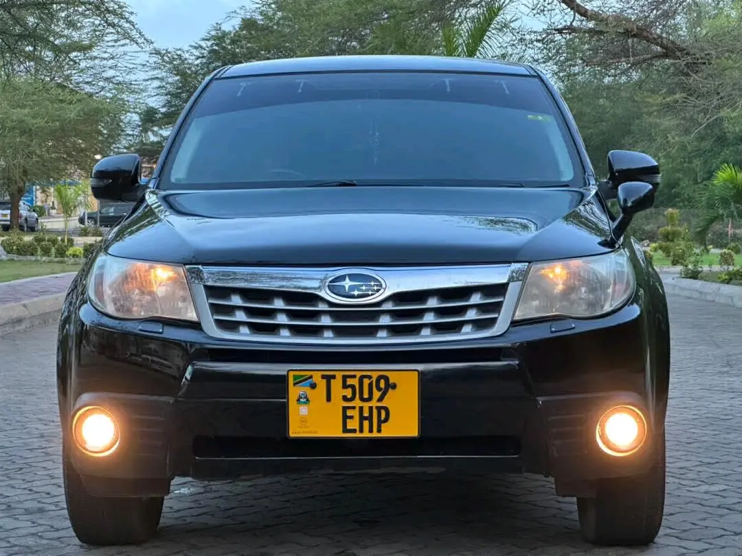 Subaru Forester 2011 Nyeusi Inauzwa