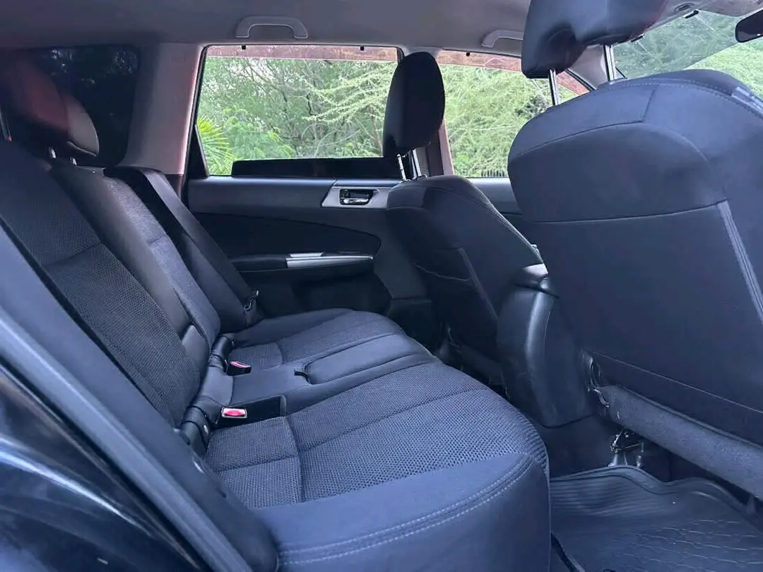 Subaru Forester 2011 Nyeusi Inauzwa thumbnail 3