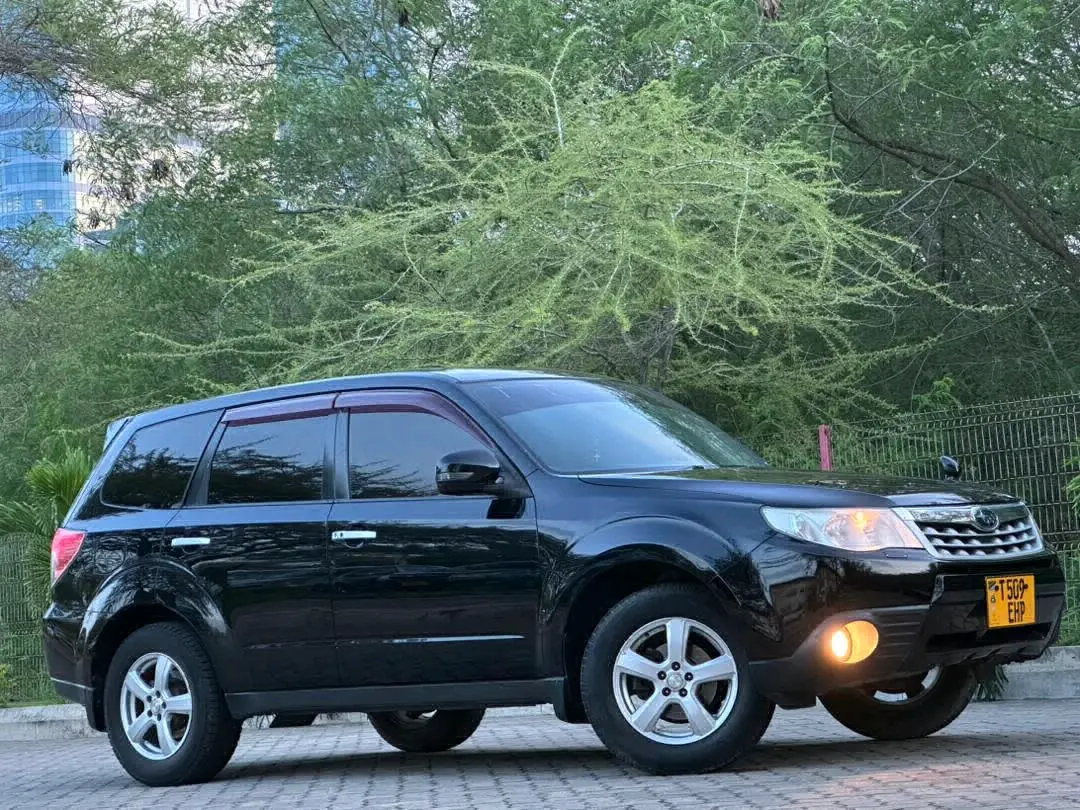 Subaru Forester 2011 Nyeusi Inauzwa thumbnail 6