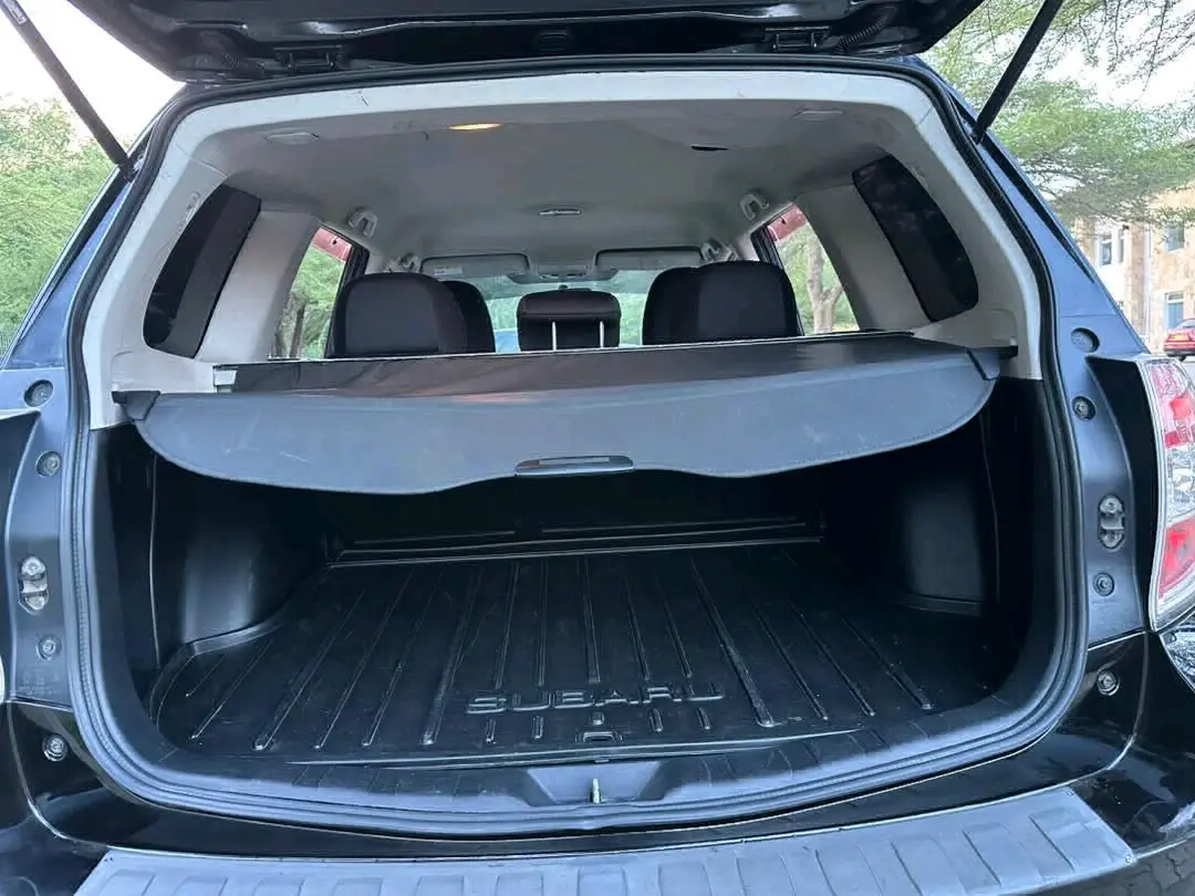 Subaru Forester 2011 Nyeusi Inauzwa thumbnail 7