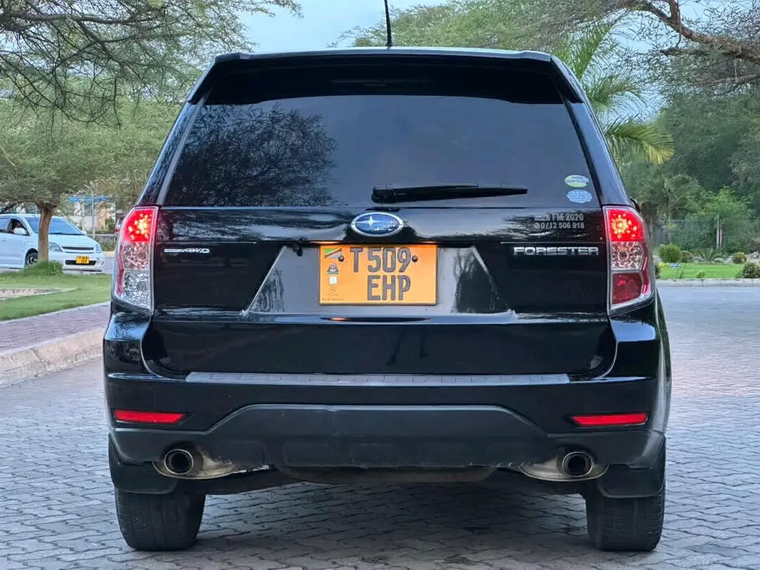 Subaru Forester 2011 Nyeusi Inauzwa thumbnail 9