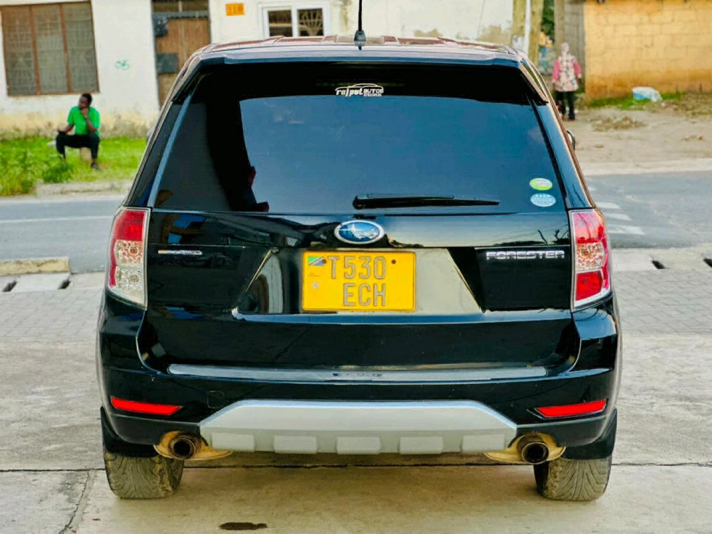 Subaru Forester 2011 Black SUV thumbnail 2