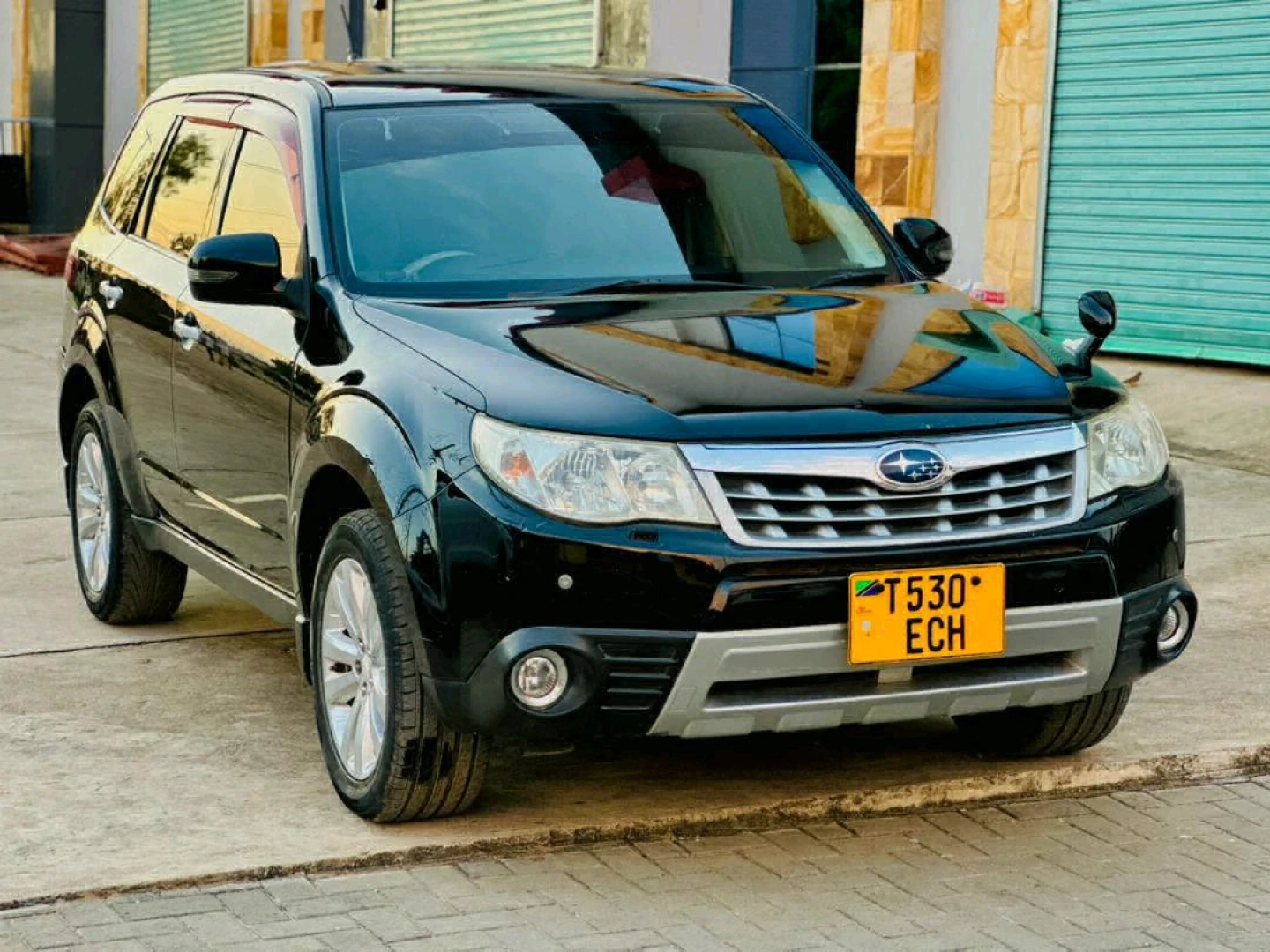 Subaru Forester 2011 Black SUV thumbnail 3