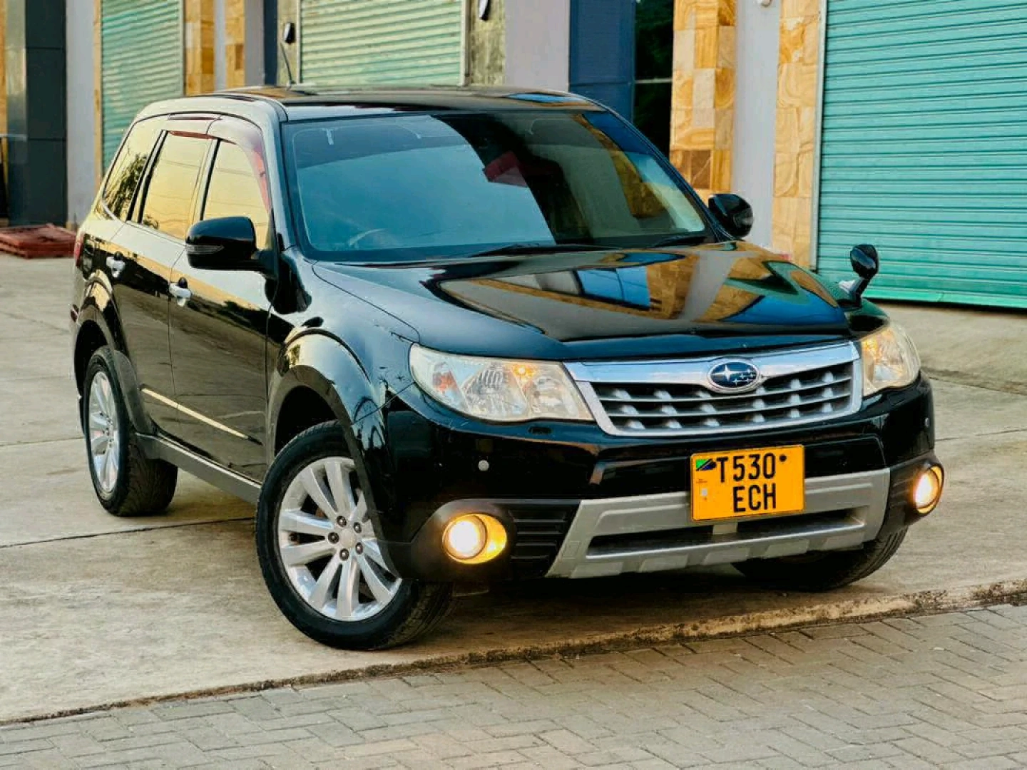 Subaru Forester 2011 Black SUV thumbnail 5