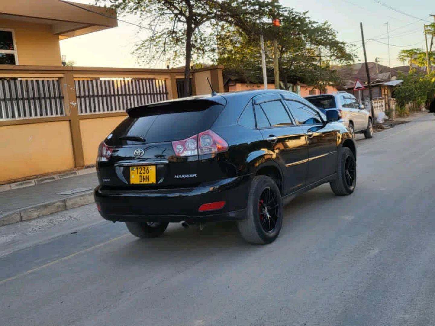Toyota Harrier 2007 Black SUV (2360 CC) thumbnail 3