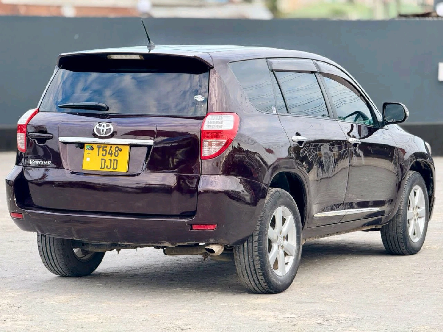 Toyota Vanguard SUV thumbnail 3
