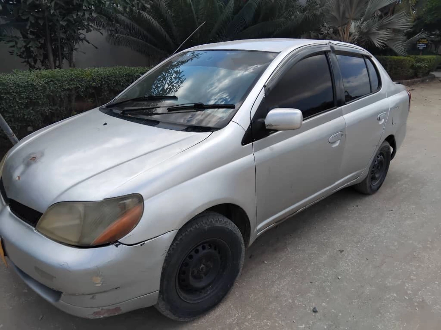 Used Silver Toyota Platz Sedan 1300cc