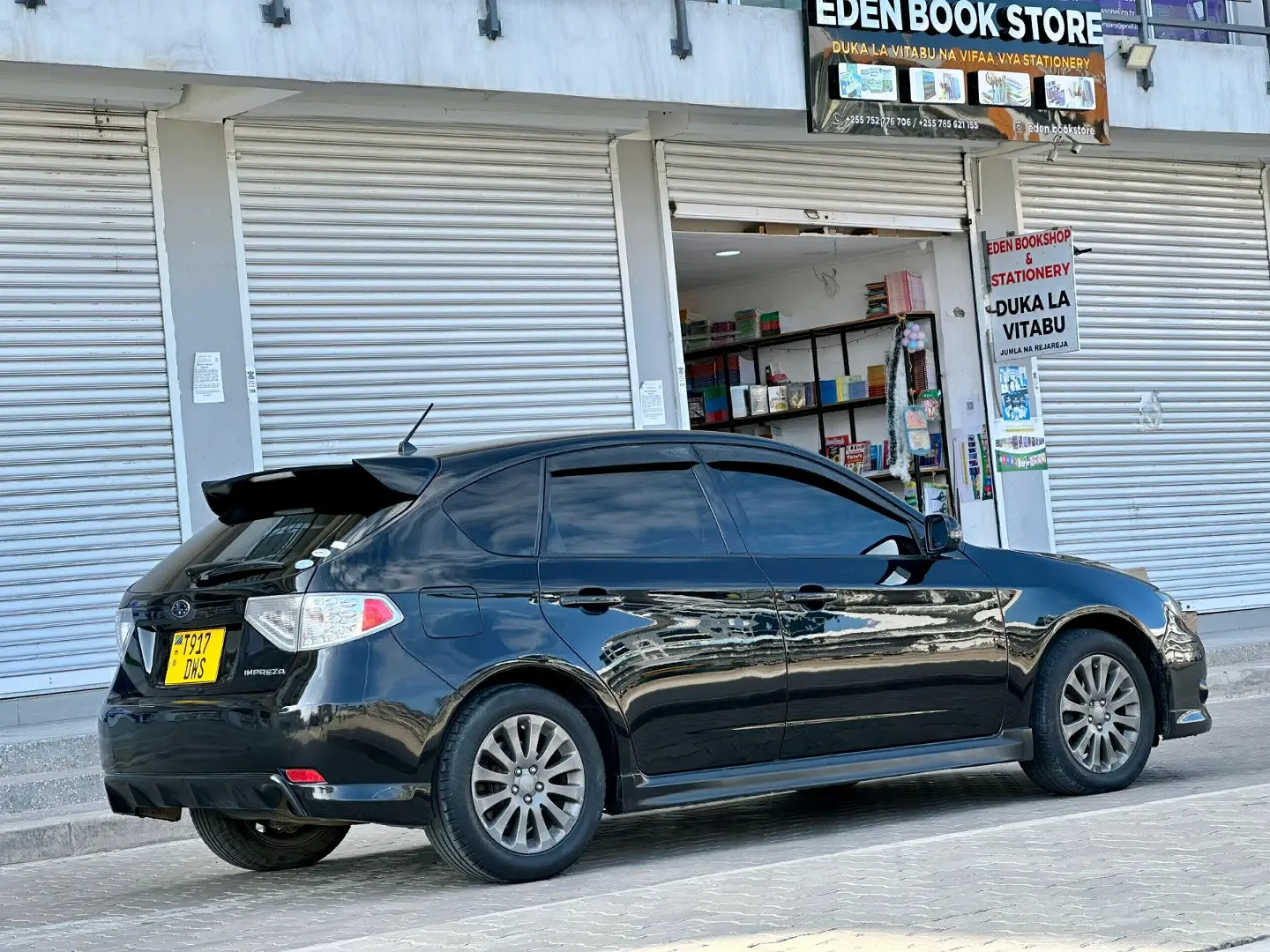 Black 2011 Subaru Impreza Hatchback thumbnail 3