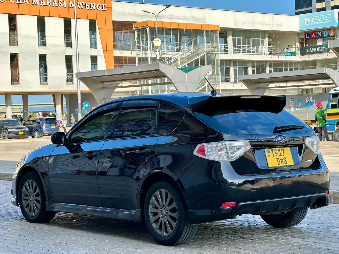 Black 2011 Subaru Impreza Hatchback thumbnail 4