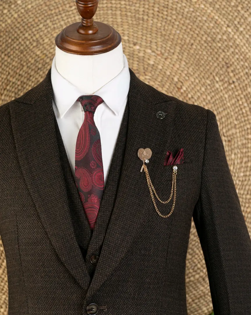Three-Piece Men's Tweed Suit thumbnail 2
