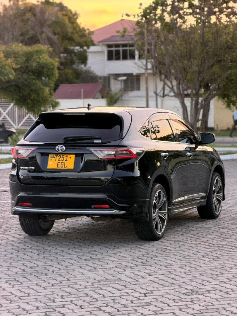 Toyota Harrier 2016 SUV (Low Mileage) thumbnail 3