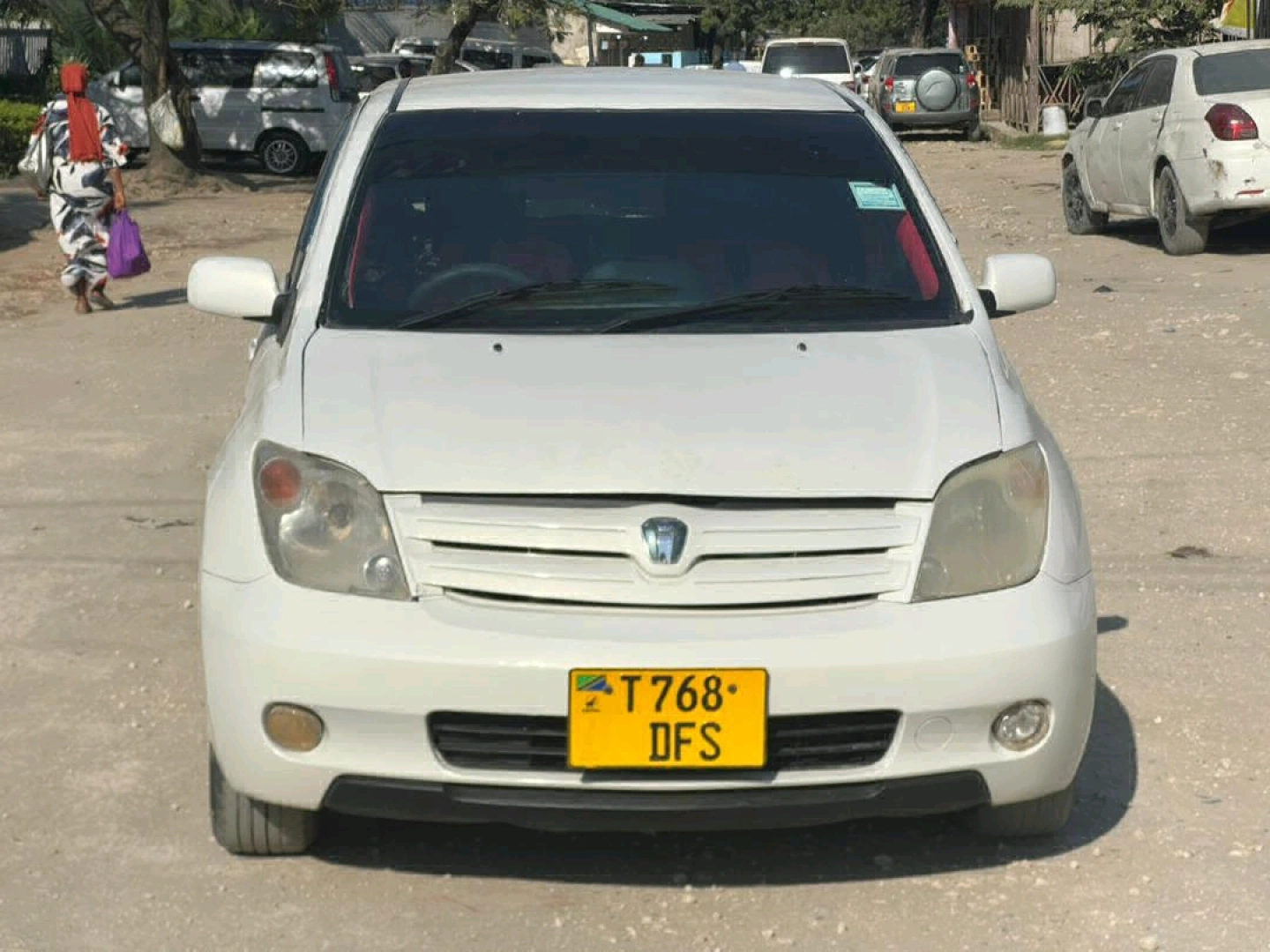 White Toyota Ist 1290cc Full AC
