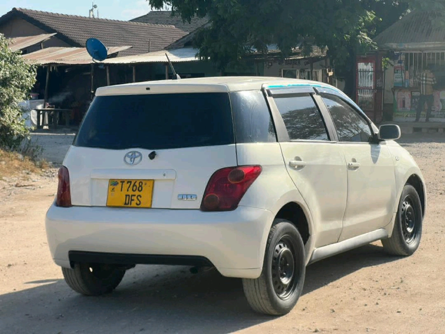 White Toyota Ist 1290cc Full AC thumbnail 4