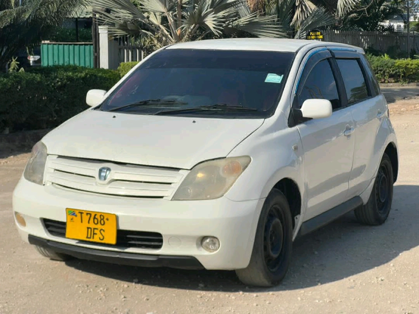 White Toyota Ist 1290cc Full AC thumbnail 6