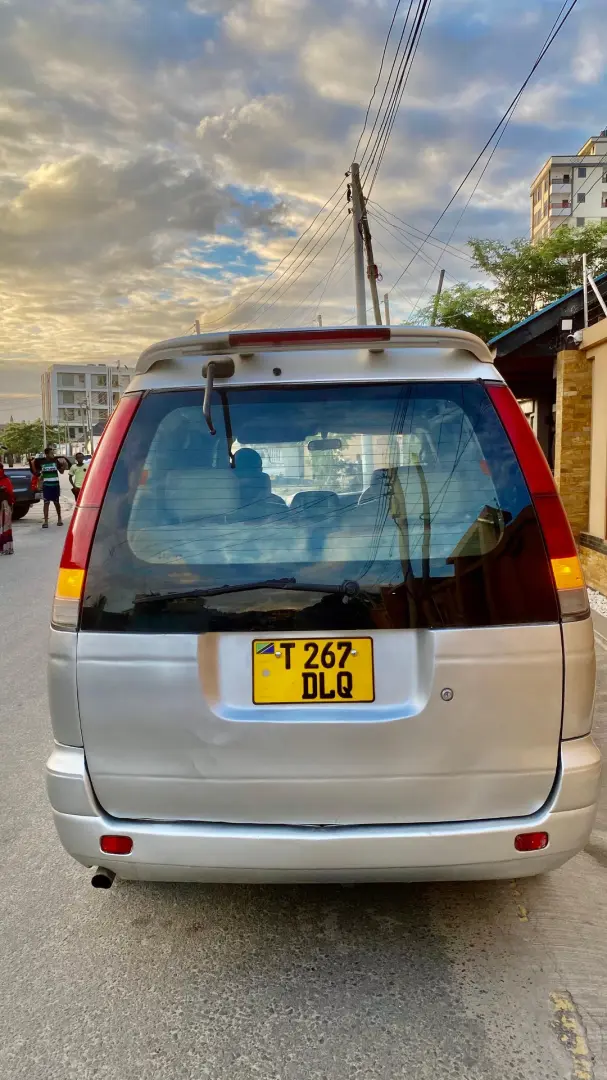 Toyota Noah SR40 DLQ thumbnail 7