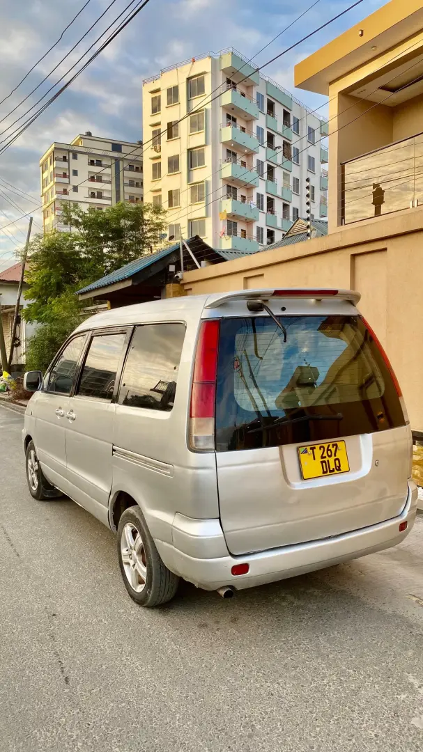 Toyota Noah SR40 DLQ thumbnail 9