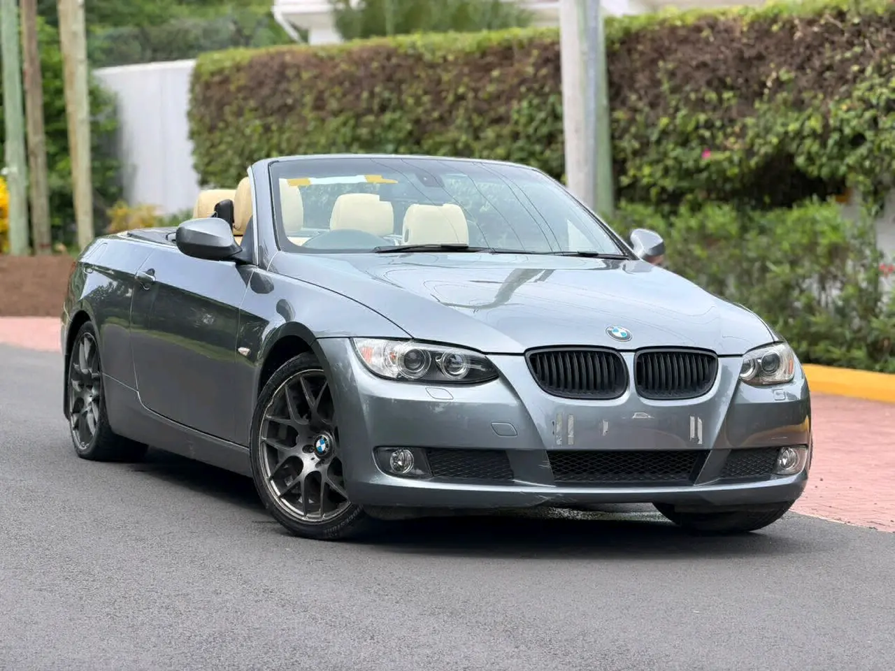BMW 3 Series Convertible 2009 thumbnail 2
