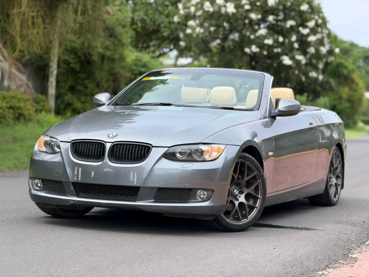 BMW 3 Series Convertible 2009 thumbnail 3